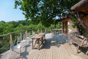 séminaire à la campagne dans une salle perchée dans les arbres